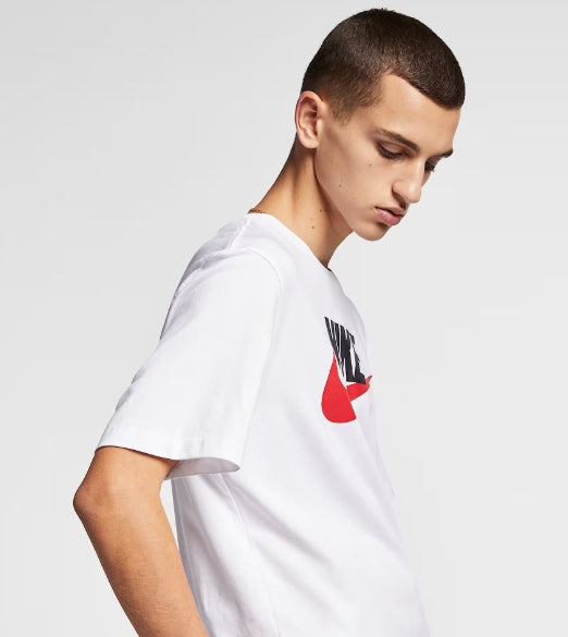 Nike Sportswear 男款 T 恤