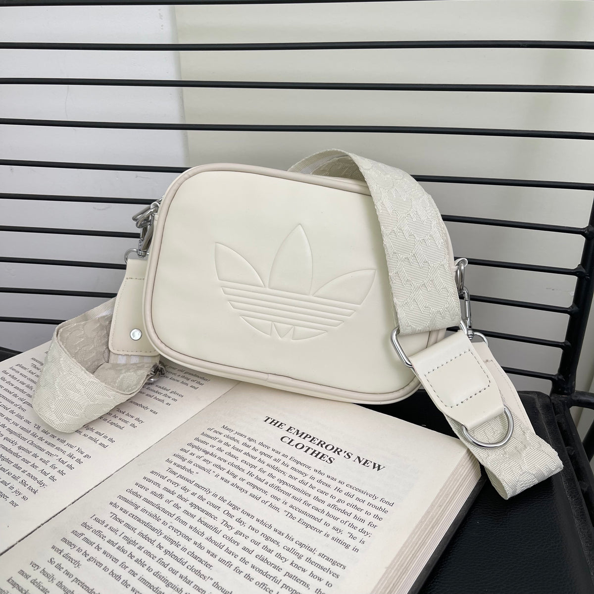 Adidas 側背包 斜背包 小包